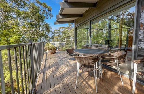 Metung House | Anchorage Views - Indulge in the ultimate coastal getaway at Anchorage Views