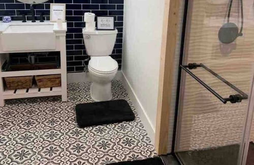 Grove Cottage | Anchors Away Retreat seasonal pvt pool, hot tub