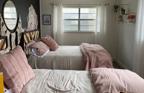 Grove Cottage | Anchors Away Retreat seasonal pvt pool, hot tub