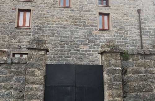 Sa Castangia House | Ancient building in the historic center near the lake and the sea.
