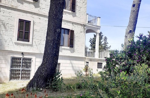 Ostuni Apartment | Ancient tower in the countryside, surrounded by greenery, 6 km from Ostuni (Br).