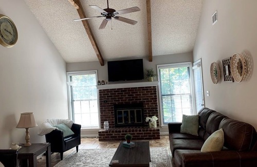 Shawnee Condo | ANGELO'S:5 STAR CLEAN AND A PERFECT PLACE TO CALL HOME FOR THE HOLIDAYS