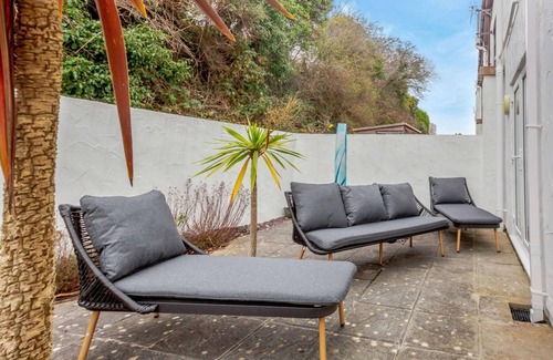 Abersoch House | Annedd Lon: 4 Bed house with sea views and a short walk to the beach and village