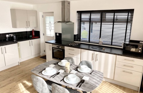 Johnston Apartment | Annexe@No8 - self contained property with parking in Pembrokeshire