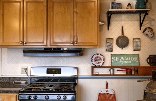 Fort Bragg House | Annie`s Beach House - A historic and cozy rental just minutes away from the beach!