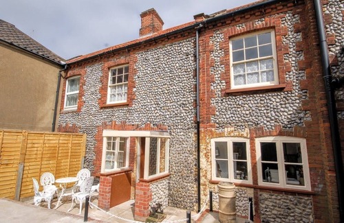 Sheringham Cottage | Annie's, Sheringham - a delightful cottage, oozing character and charm. Pet friendly.