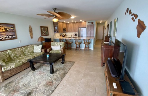 Kailua-Kona Condo | Another Day in Paradise with Spectacular Oceanfront View of Kailua Bay