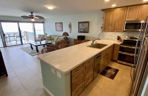 Kailua-Kona Condo | Another Day in Paradise with Spectacular Oceanfront View of Kailua Bay