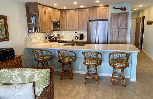 Kailua-Kona Condo | Another Day in Paradise with Spectacular Oceanfront View of Kailua Bay