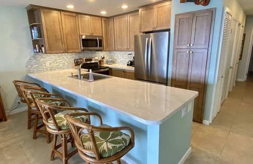 Kailua-Kona Condo | Another Day in Paradise with Spectacular Oceanfront View of Kailua Bay