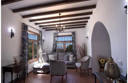 Antequera House | Antequera Cottage with Pool Views