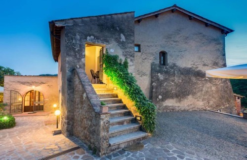 Poggiarello House | Antico Borgo S. Lorenzo Granaio by Interhome