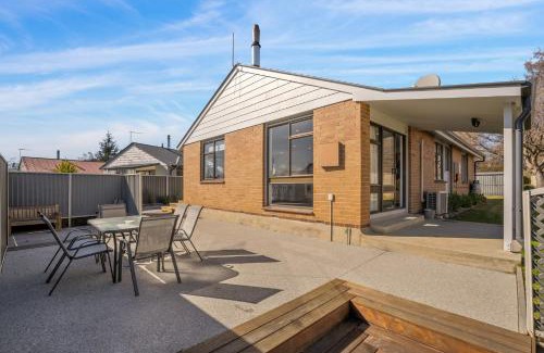 Lowburn House | Antimony Retreat - Cromwell Holiday Home
