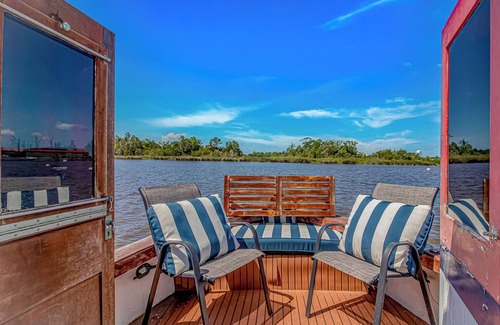 Georgetown Boat Rental | Antique Tugboat on the Harborwalk