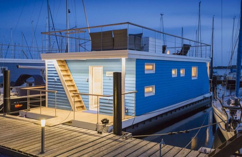 Burgstaaken Boat Rental | Antje Frieda Comfortable holiday residence