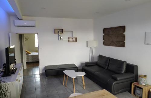 Lunel Apartment | "Antre Nous" au Cœur de Lunel