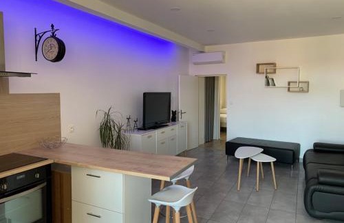 Lunel Apartment | "Antre Nous" au Cœur de Lunel