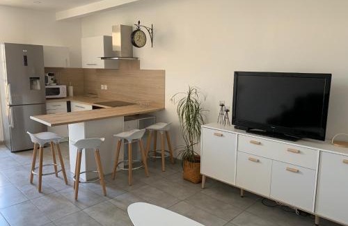 Lunel Apartment | "Antre Nous" au Cœur de Lunel