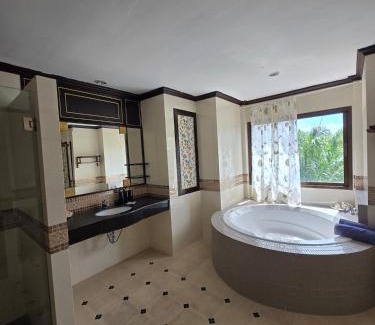 Nong Chaeng Apartment | AoNang BeachFront Poolvila Krabi