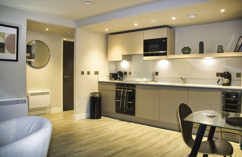 The Westside Apartment | AP - Luxury 2Bed Apt On BroadSt