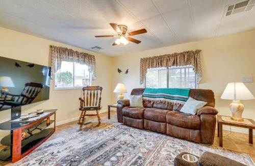 Apache Junction House | Apache Junction Home with Covered Deck and Grill