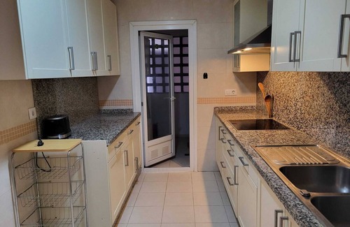 La Linea de la Concepcion Apartment | Apartamento de 3 Habitaciones con Jardín Privado