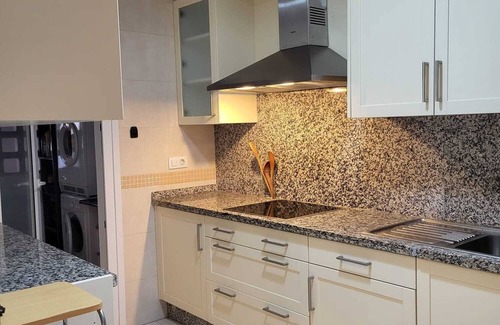 La Linea de la Concepcion Apartment | Apartamento de 3 Habitaciones con Jardín Privado