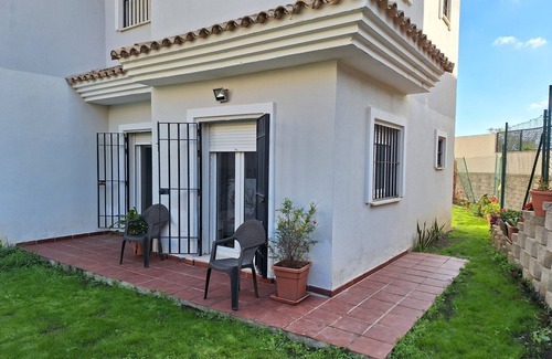 La Linea de la Concepcion Apartment | Apartamento de 3 Habitaciones con Jardín Privado