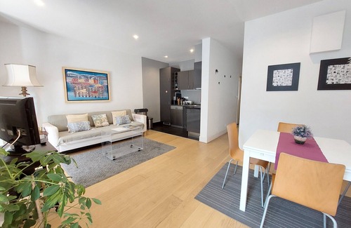 Penha de Franca Apartment | Apart. with private garden - central location/3 metro stops to historic center