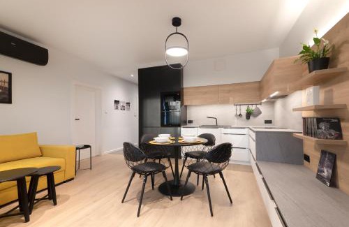 Stare Miasto District Apartment | Apartament Żółta Sofa