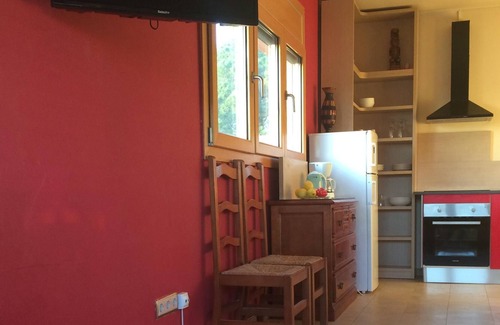 Llinars del Valles Apartment | Apartament 20'beach, near BCN, bbq, wifi (fiber) pool- all private, train direct