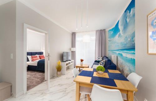 Sianozety Apartment | Apartament Błękitny z Basenem Letnim by HolidaySun
