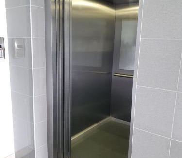 Katowice Apartment | APARTAMENT WŚRÓD 1000cy ŚWIATEŁ - z parkingiem w hali garażowej- duży balkon z leżakami - piekny widok nocą na panoramę Tysiaclecia