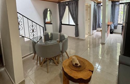 Niquia Apartment | Apartamento amoblado con excelente ubicación y rutas de transporte