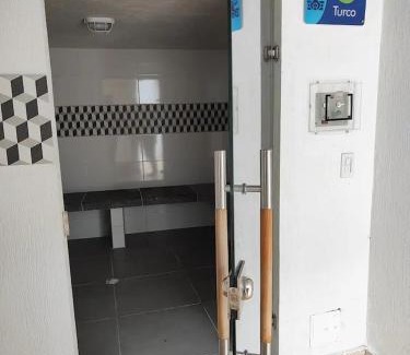 Restrepo Apartment | Apartamento cómodo con piscina y vista a la montaña