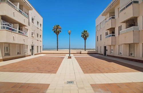 Barriada del Rio San Pedro Apartment | Apartamento "Colibri" with Wi-Fi, Air Conditioning & Patio