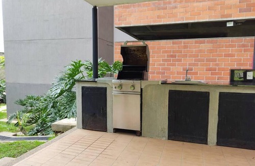 Sabaneta Apartment | Apartamento con piscina, frente a CC Mayorca