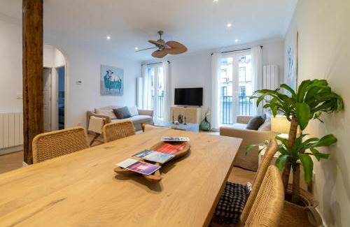 San Sebastian Centro Apartment | Apartamento Deluxe Bella Easo by Cisan Rentals