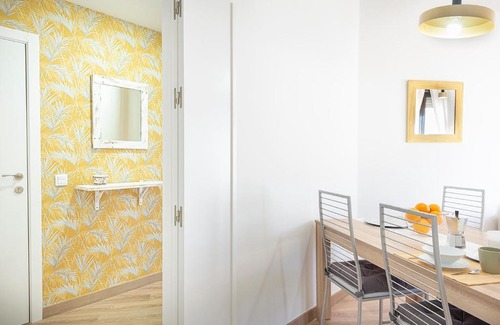 Dos Hermanas Apartment | Apartamento Entrenúcleos