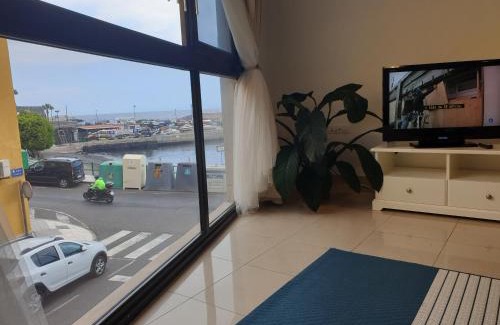 Candelaria Apartment | Apartamento frente al Puerto de Candelaria a 20 metros de la playa.