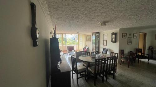 San Fernando Apartment | Apartamento Los Conquistadores Av Roosevelt ESTADIO, UNIDAD DEPORTIVA, IMBANACO, TEQUENDAMA, SAN FERNANDO