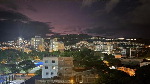 San Fernando Apartment | Apartamento Los Conquistadores Av Roosevelt ESTADIO, UNIDAD DEPORTIVA, IMBANACO, TEQUENDAMA, SAN FERNANDO