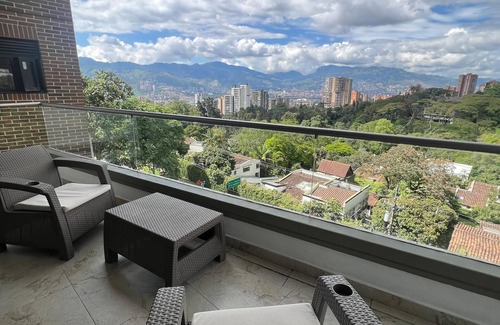 El Castillo Apartment | Apartamento Moderno con Piscina y Espectacular Vista en Todo el Barrio Poblado