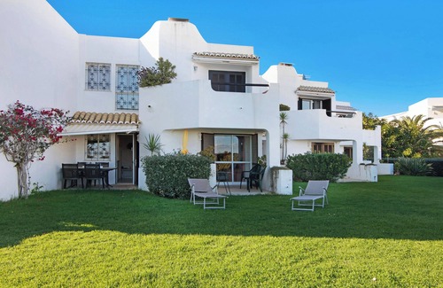 Armacao de Pera Apartment | Apartamento Nautilus with Sea View, Pool, Wi-Fi, A/C & Garden