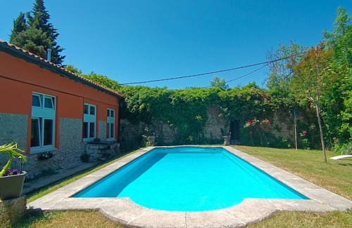 Alsasua Apartment | 'Apartamento P' with shared pool and garden, Wi-Fi and air conditioning