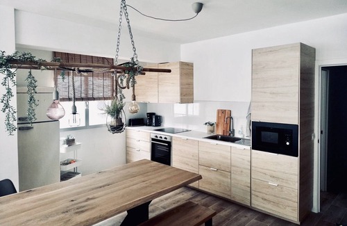 Fuengirola City Centre Apartment | Apartamento superior en la Plaza Los Chinorros!