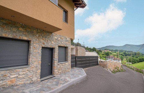 Santa Marina de Oblanca Apartment | Apartamentos Las Caldas . Castillo de Priorio , 15 Minutos del Centro de Oviedo