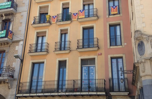 Vic Condo | Apartaments Vicus 2 with views of the Plaza Mayor de Vic