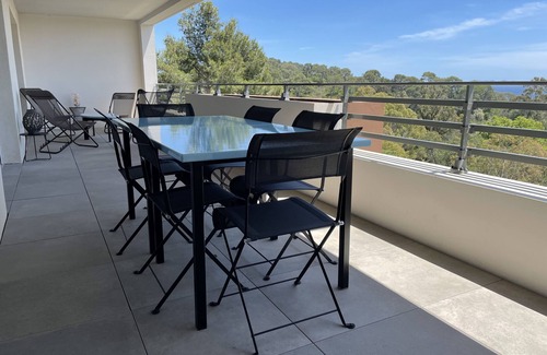 La Londe-les-Maures Apartment | Apartement with terrace and splendid sea view