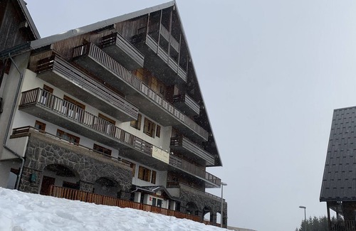 Besse-et-Saint-Anastaise Apartment | Apartment Super-Besse, 2 bedrooms / 6 people, Swimming pool and Sauna included